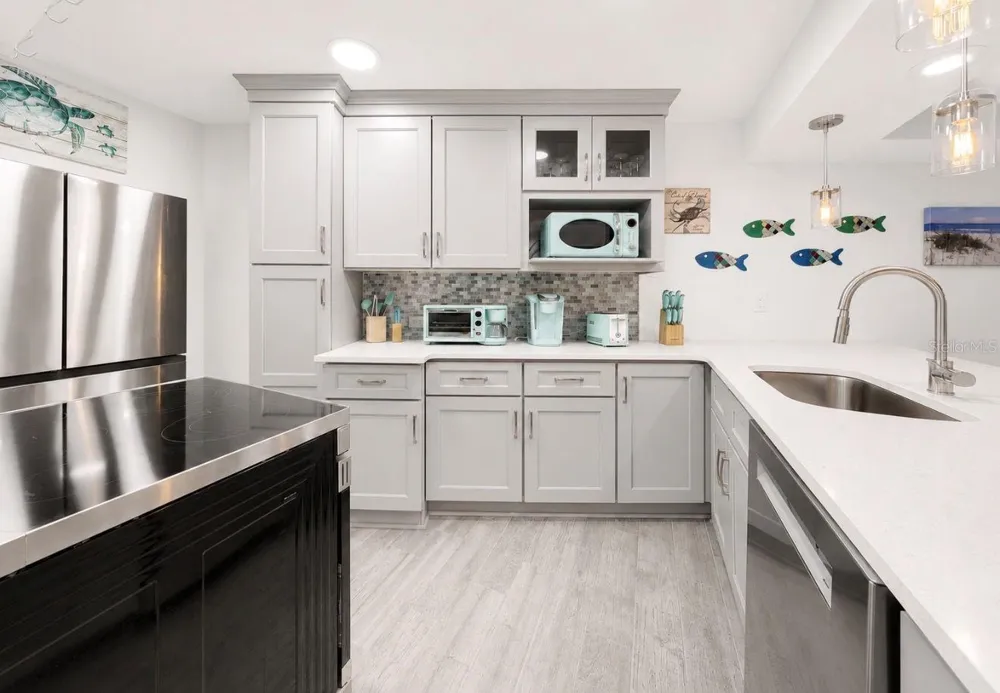 205 DOLPHIN POINT #4 Clearwater Beach, FL 33767