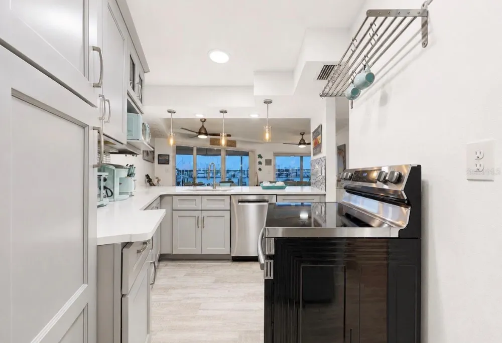 205 DOLPHIN POINT #4 Clearwater Beach, FL 33767