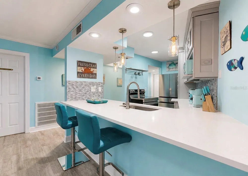 205 DOLPHIN POINT #4 Clearwater Beach, FL 33767