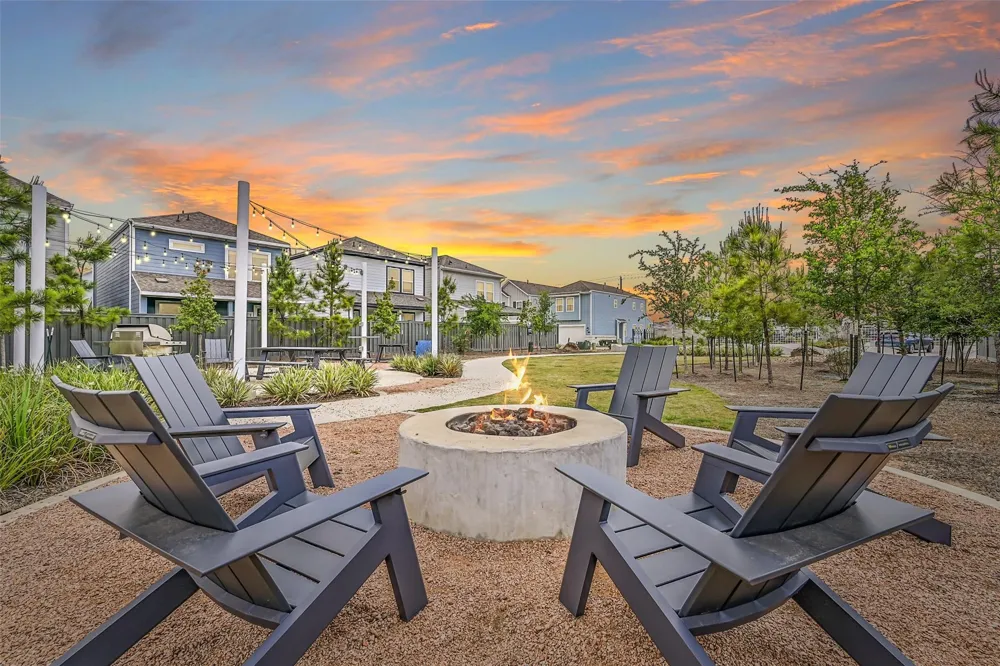639 Salt Marsh Trail Kemah, TX 77565