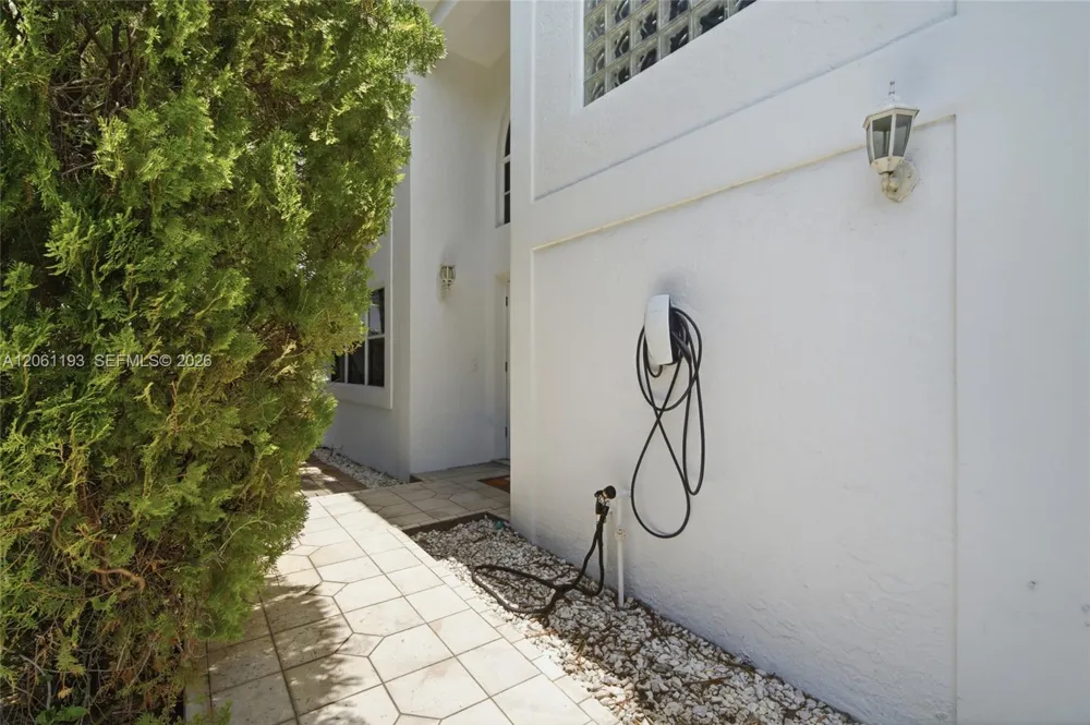 21221 NE 3rd Ct Miami, FL 33179