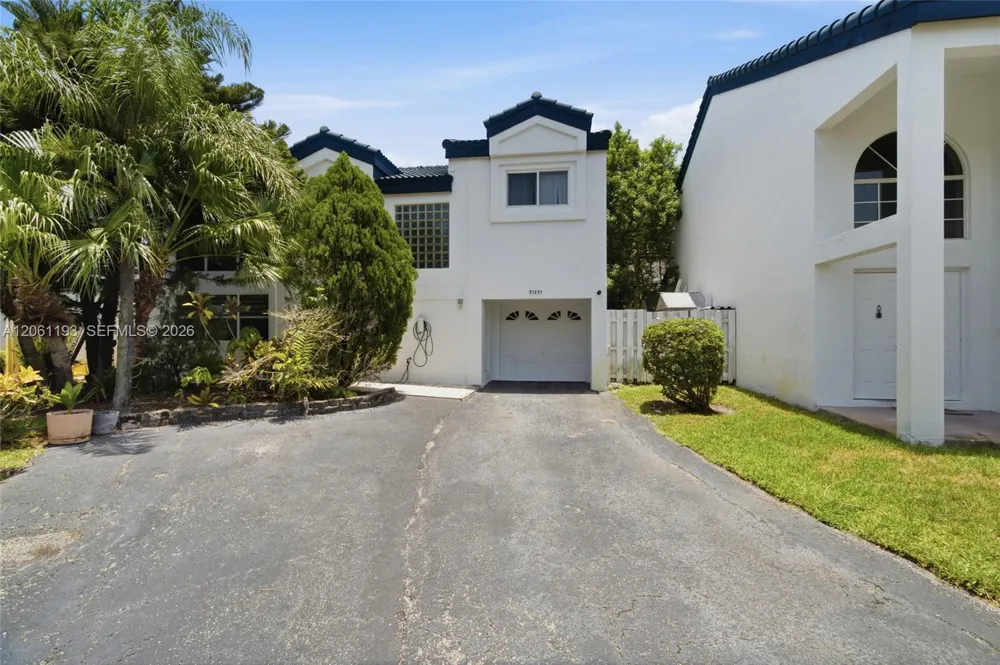21221 NE 3rd Ct Miami, FL 33179
