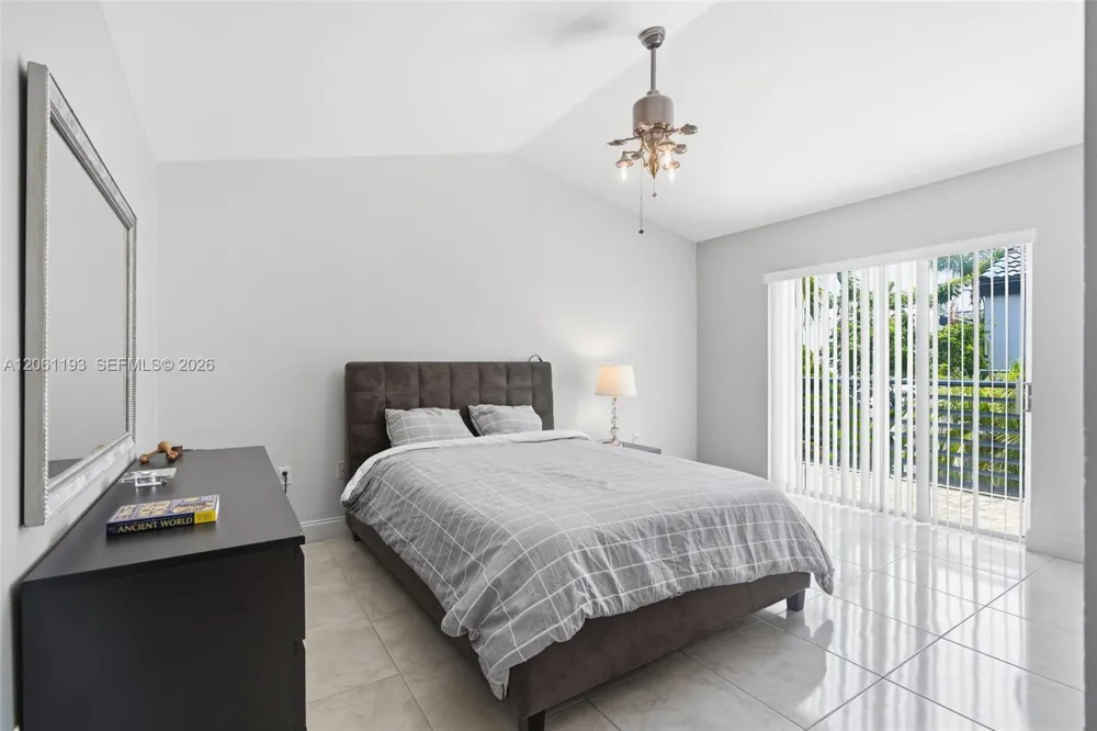 21221 NE 3rd Ct Miami, FL 33179