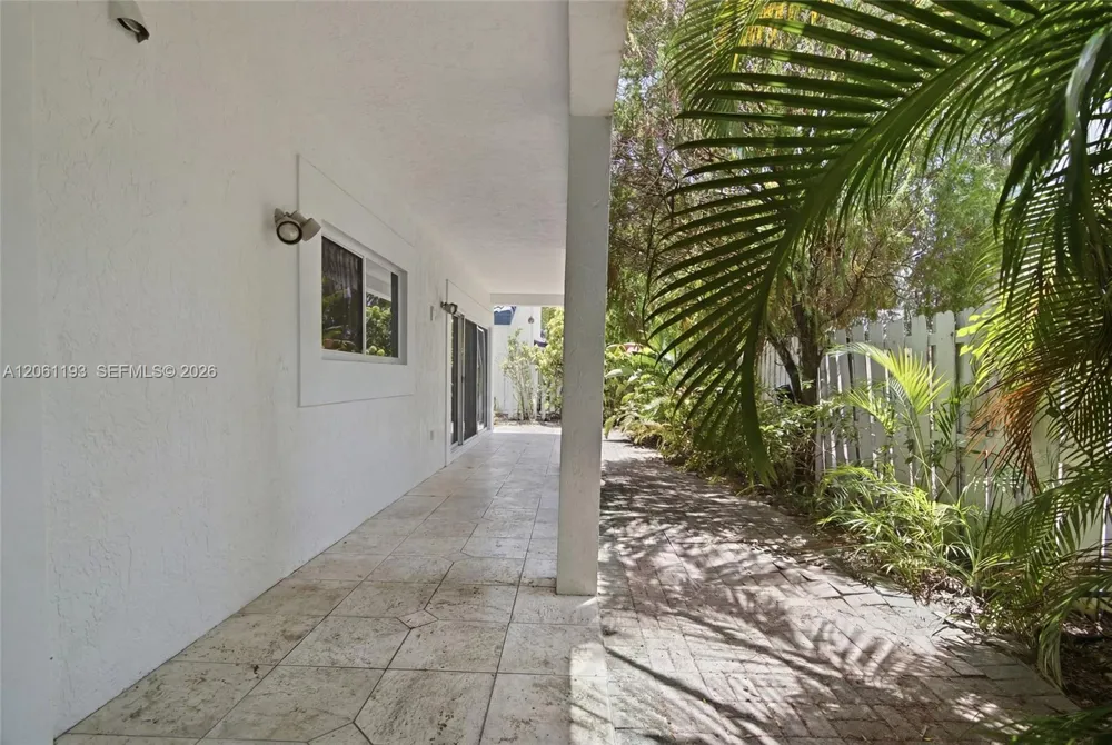 21221 NE 3rd Ct Miami, FL 33179