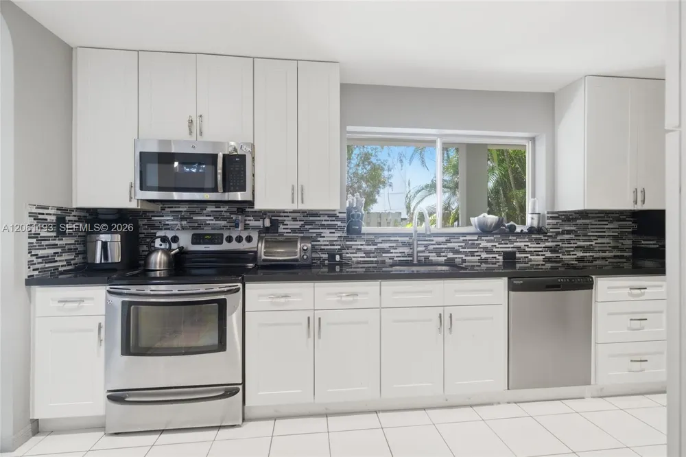 21221 NE 3rd Ct Miami, FL 33179