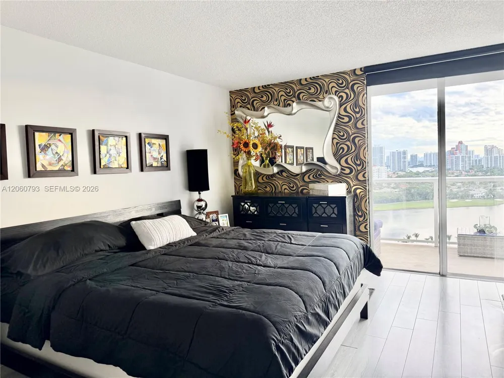 3701 Country Club Dr #2205 Aventura, FL 33180