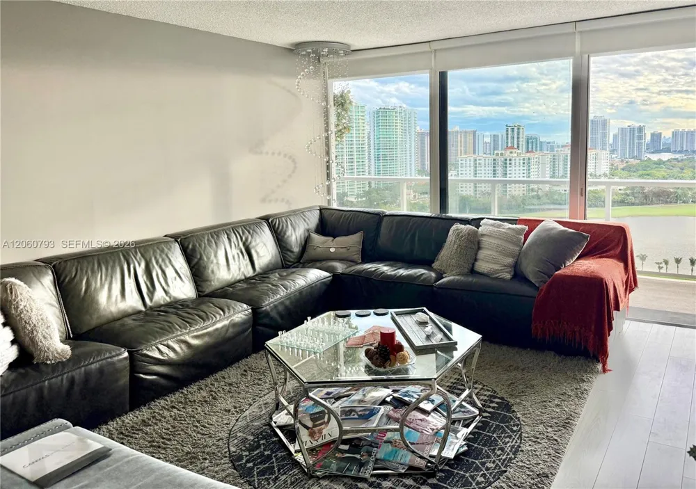 3701 Country Club Dr #2205 Aventura, FL 33180