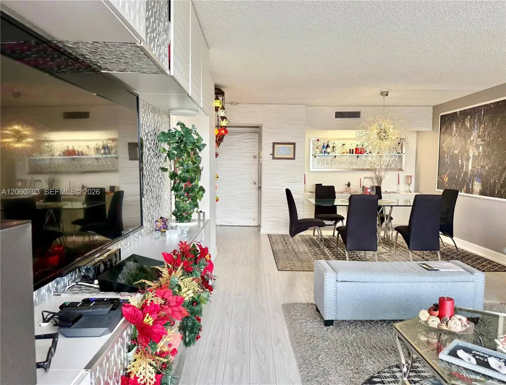 3701 Country Club Dr #2205 Aventura, FL 33180