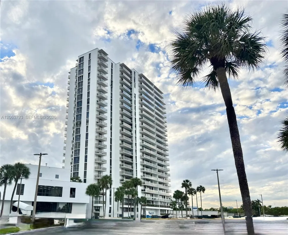 3701 Country Club Dr #2205 Aventura, FL 33180