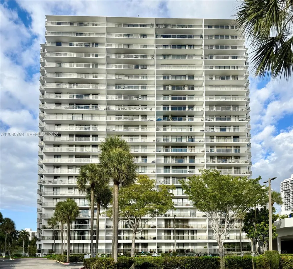 3701 Country Club Dr #2205 Aventura, FL 33180