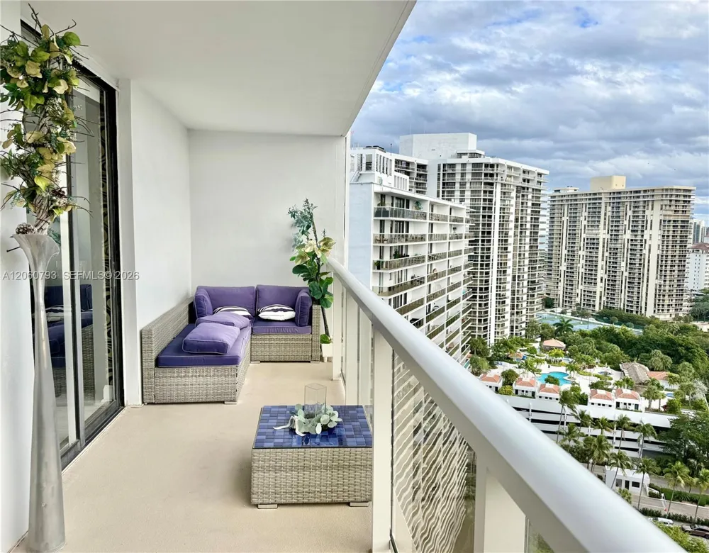 3701 Country Club Dr #2205 Aventura, FL 33180