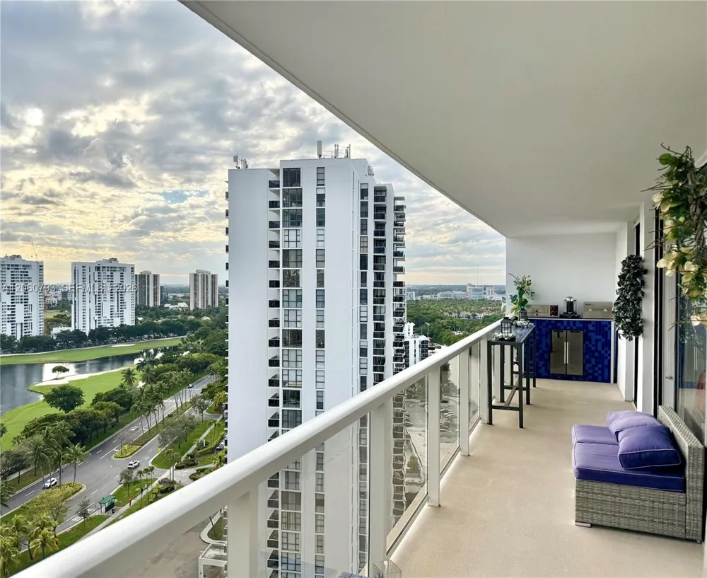 3701 Country Club Dr #2205 Aventura, FL 33180