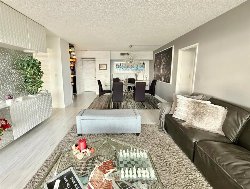 3701 Country Club Dr #2205 Aventura, FL 33180