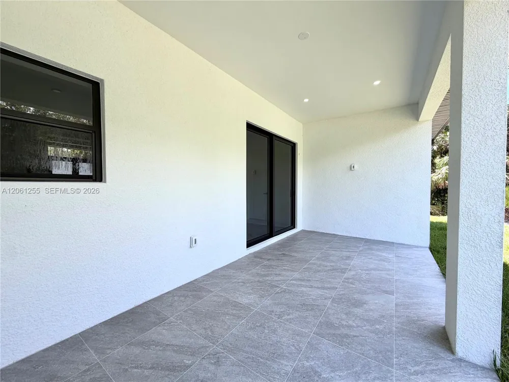 3257 Desoto Blvd S Naples, FL 34117