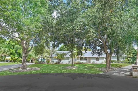 1225 SW Magnolia Bluff Drive