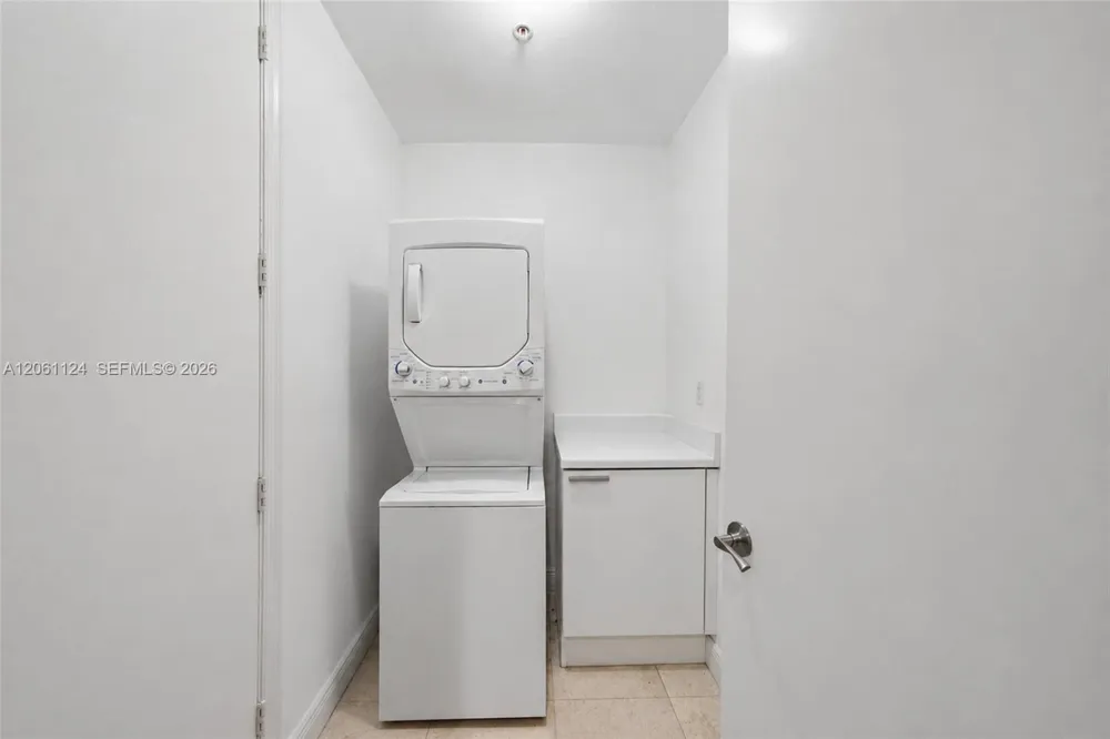 15051 Royal Oaks Ln #102 North Miami, FL 33181