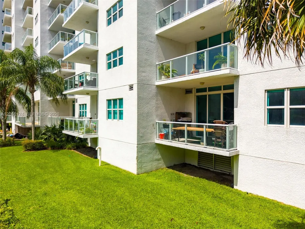 15051 Royal Oaks Ln #102 North Miami, FL 33181