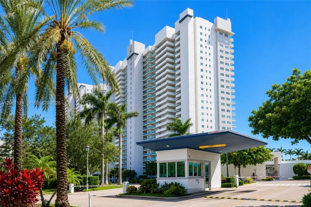 15051 Royal Oaks Ln #102 North Miami, FL 33181
