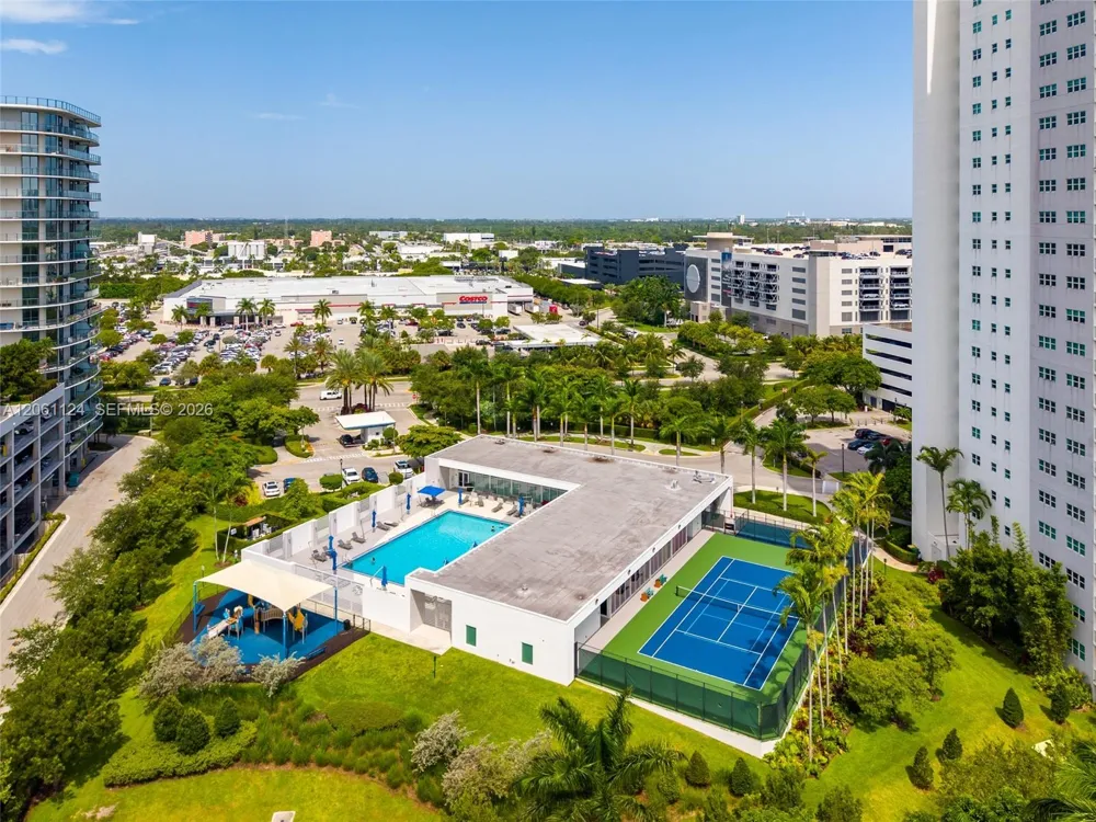 15051 Royal Oaks Ln #102 North Miami, FL 33181