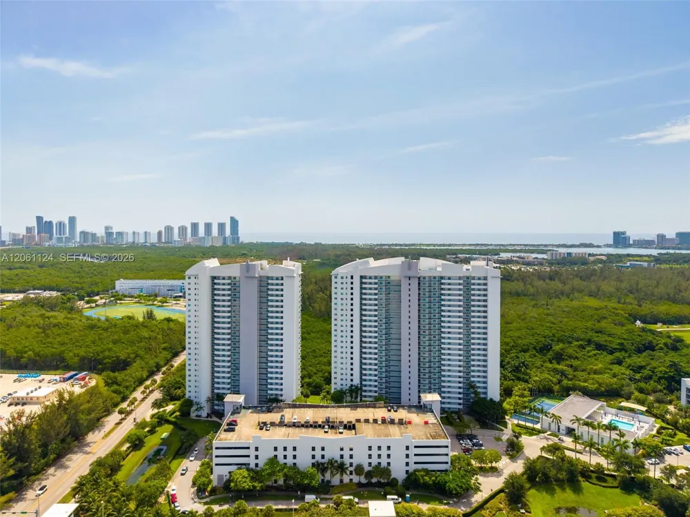 15051 Royal Oaks Ln #102 North Miami, FL 33181