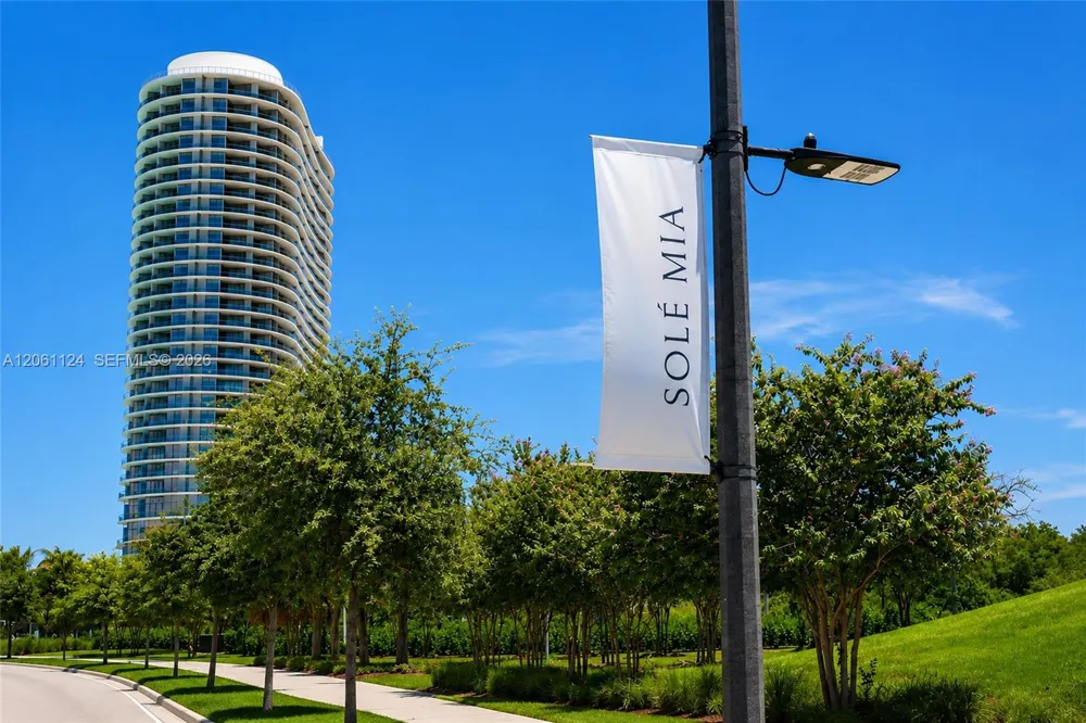 15051 Royal Oaks Ln #102 North Miami, FL 33181