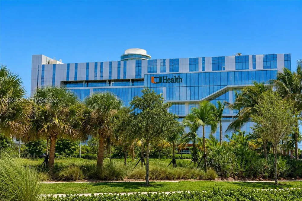 15051 Royal Oaks Ln #102 North Miami, FL 33181