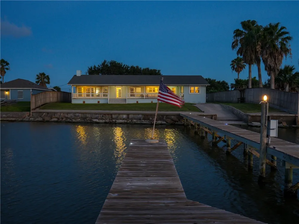 3633 Copano Drive Rockport, TX 78382