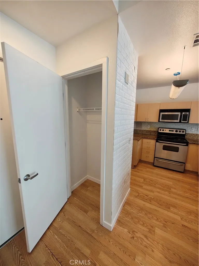 630 W 6th Street #506 Los Angeles, CA 90017
