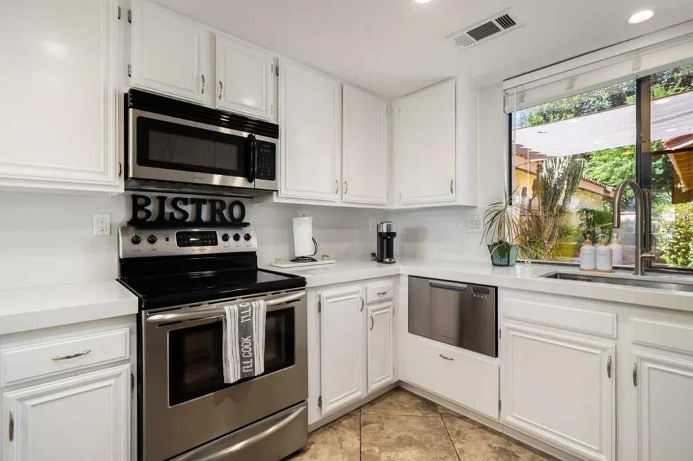 186 Gran Via Palm Desert, CA 92260