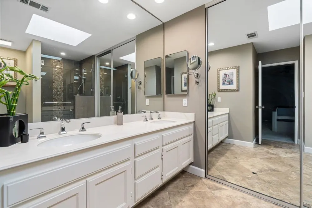 186 Gran Via Palm Desert, CA 92260