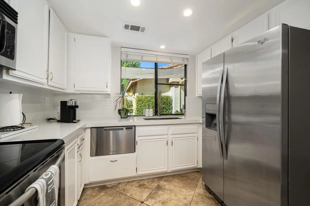 186 Gran Via Palm Desert, CA 92260