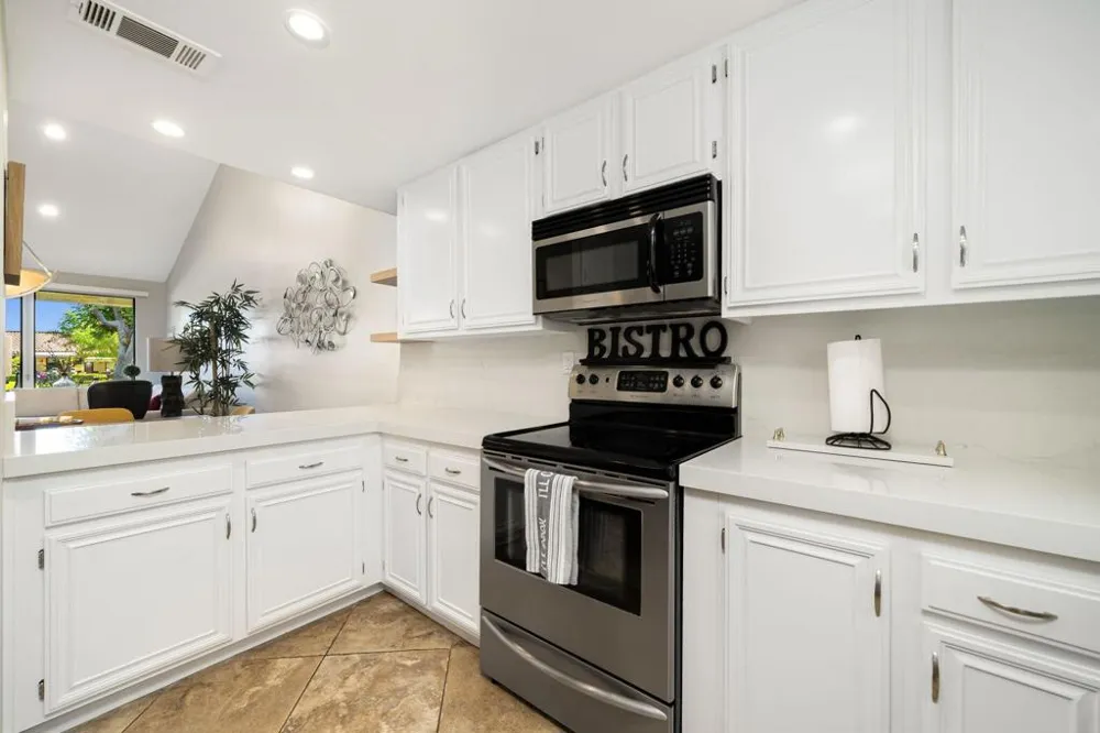 186 Gran Via Palm Desert, CA 92260