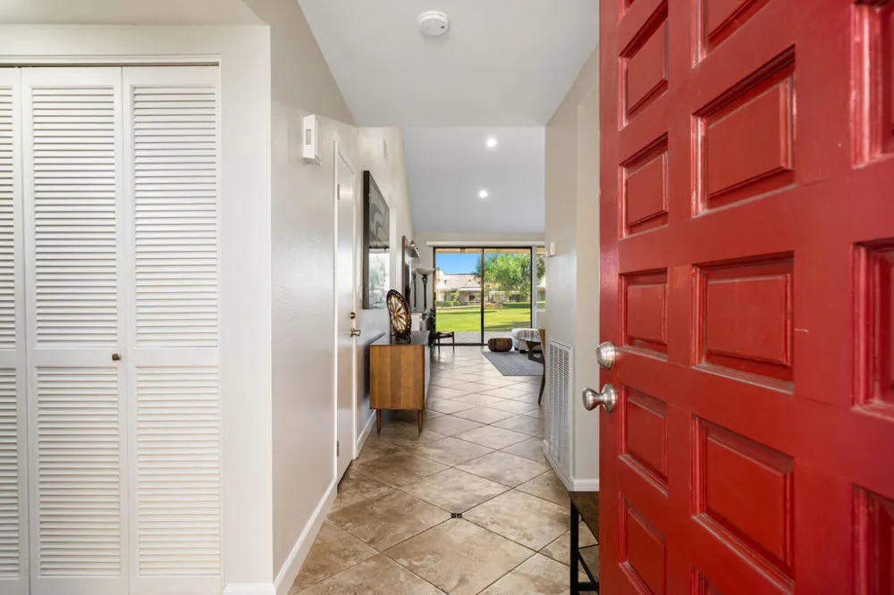 186 Gran Via Palm Desert, CA 92260