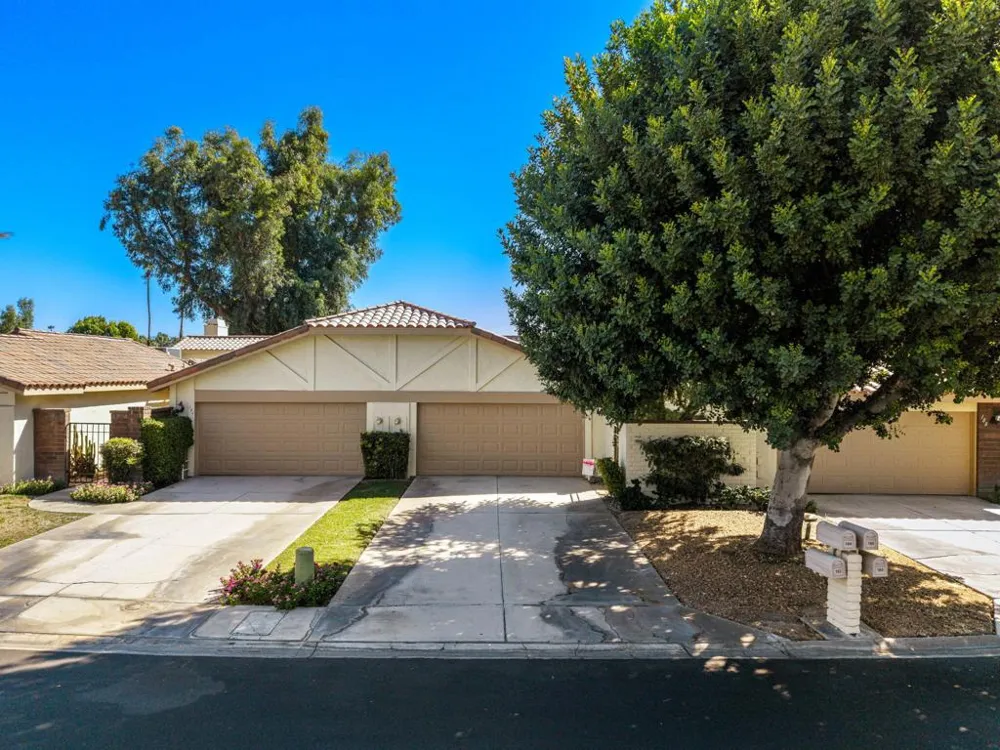 186 Gran Via Palm Desert, CA 92260