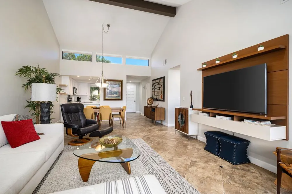 186 Gran Via Palm Desert, CA 92260
