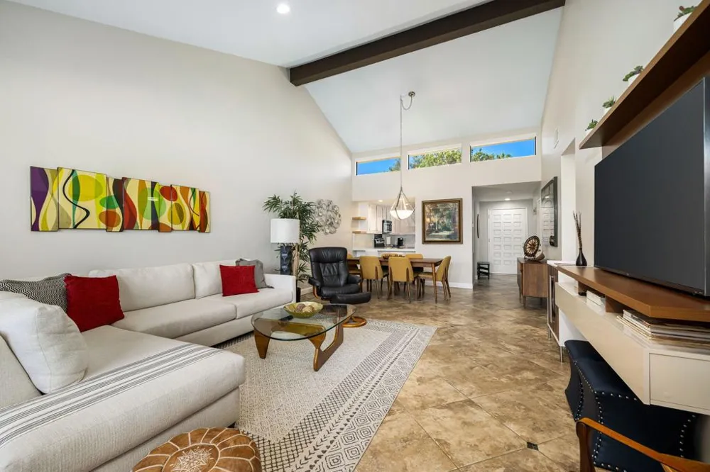 186 Gran Via Palm Desert, CA 92260