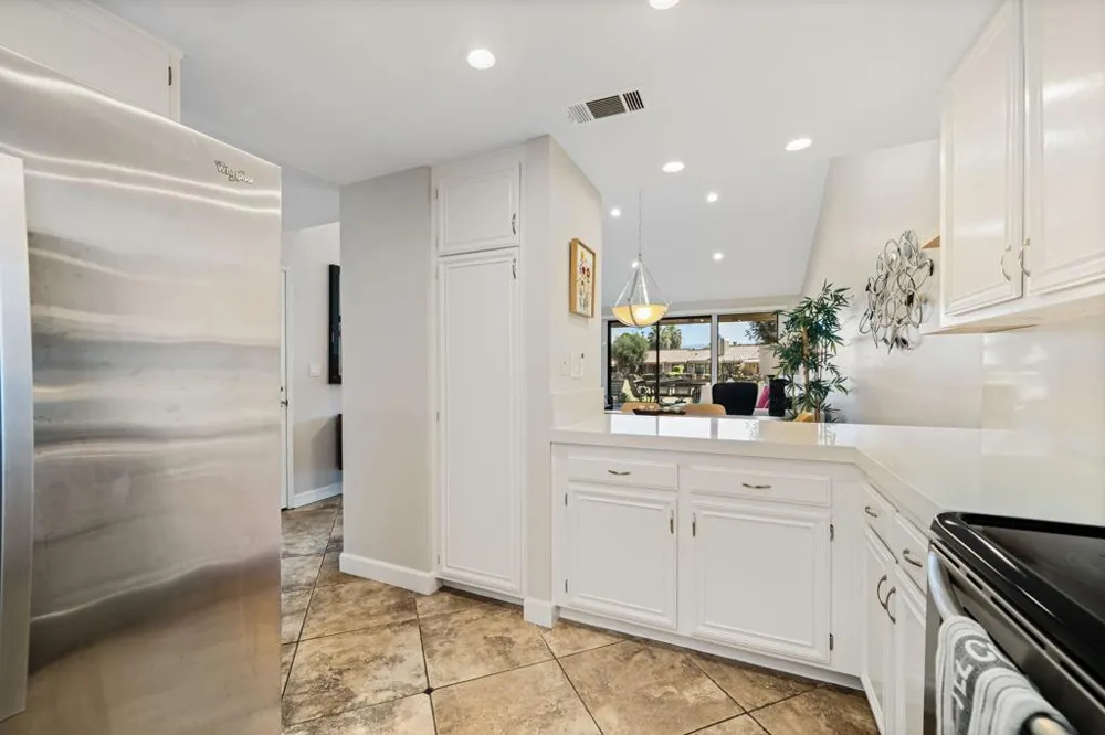 186 Gran Via Palm Desert, CA 92260