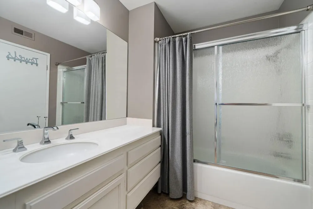 186 Gran Via Palm Desert, CA 92260