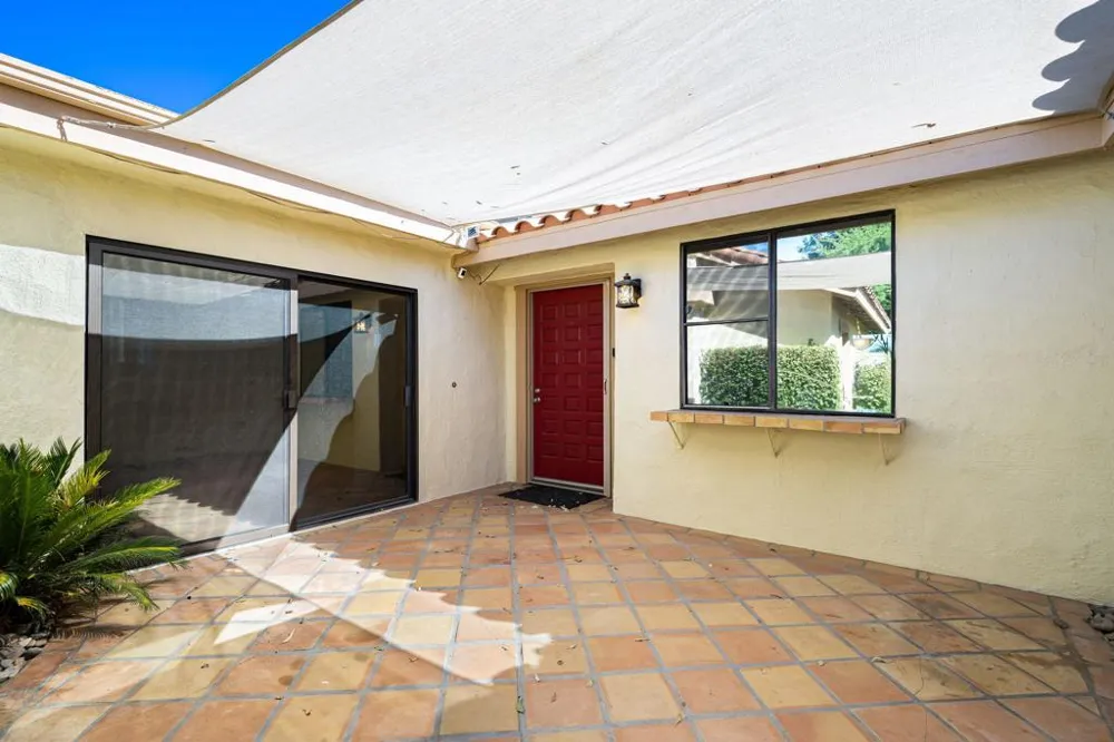 186 Gran Via Palm Desert, CA 92260