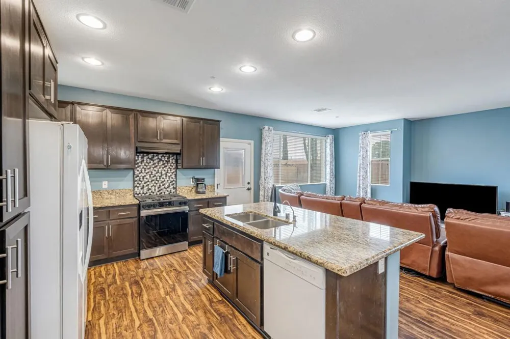 277 Bloomington Avenue #207 Rialto, CA 92376