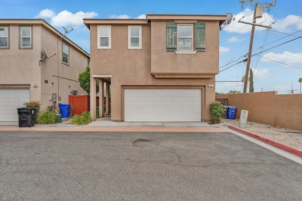 277 Bloomington Avenue #207 Rialto, CA 92376