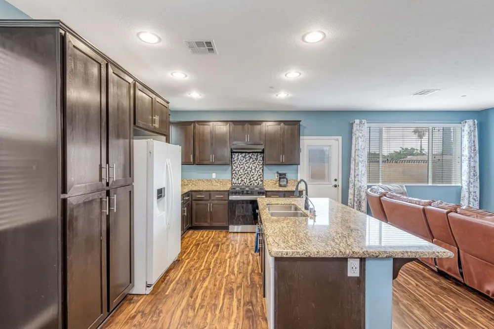 277 Bloomington Avenue #207 Rialto, CA 92376