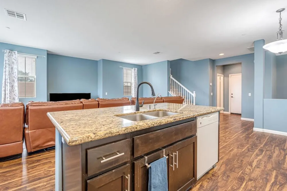 277 Bloomington Avenue #207 Rialto, CA 92376