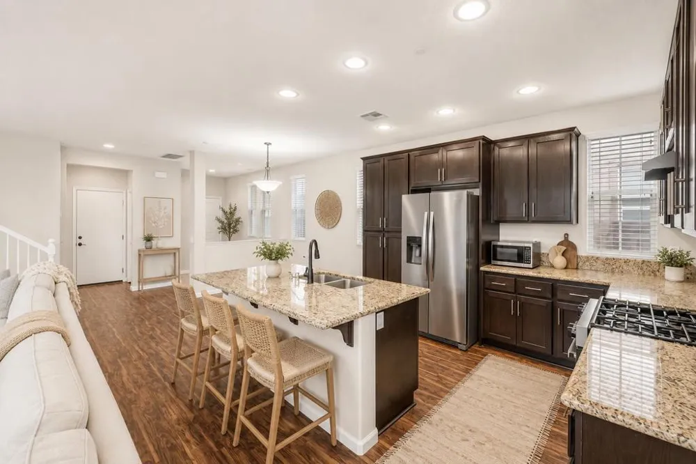 277 Bloomington Avenue #207 Rialto, CA 92376