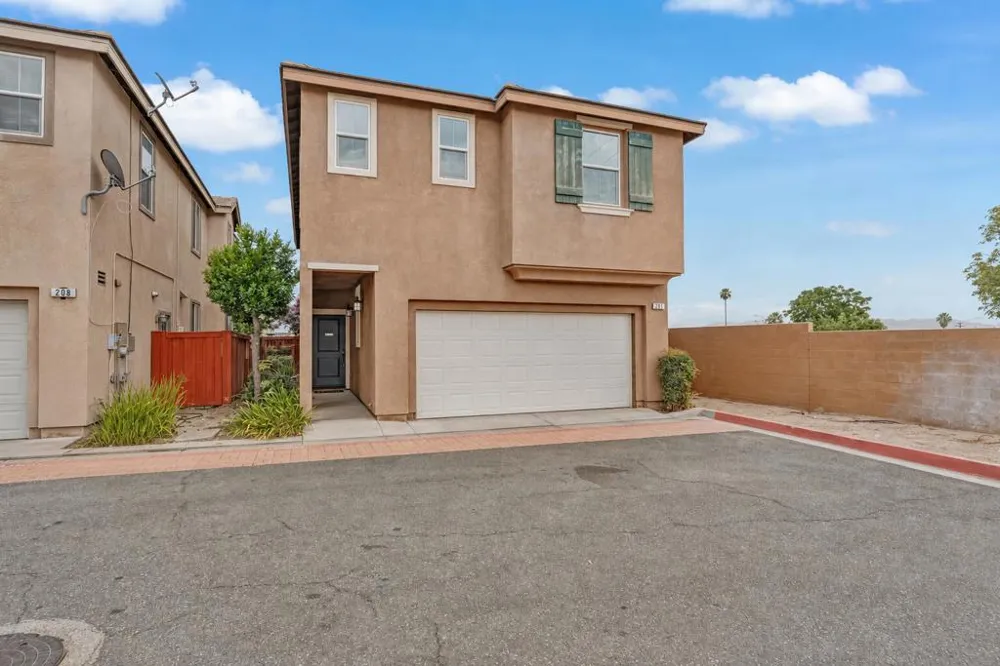 277 Bloomington Avenue #207 Rialto, CA 92376