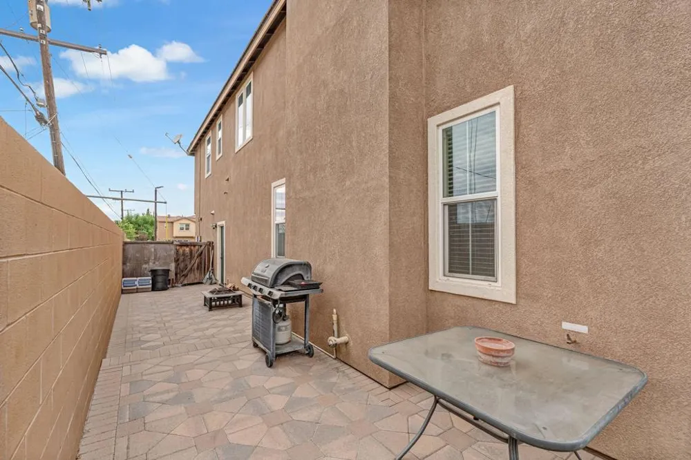 277 Bloomington Avenue #207 Rialto, CA 92376