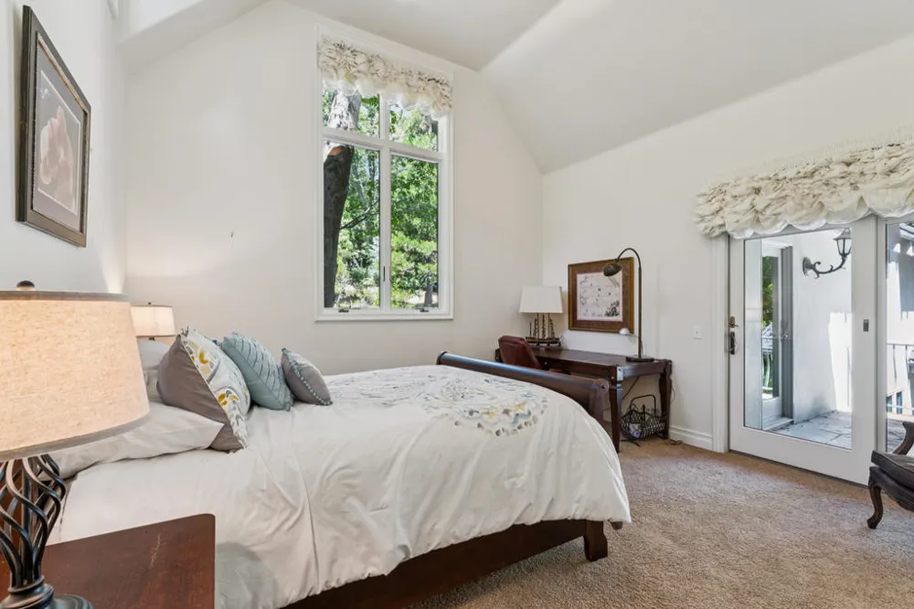 391 Cedar Ridge Drive Lake Arrowhead, CA 92352