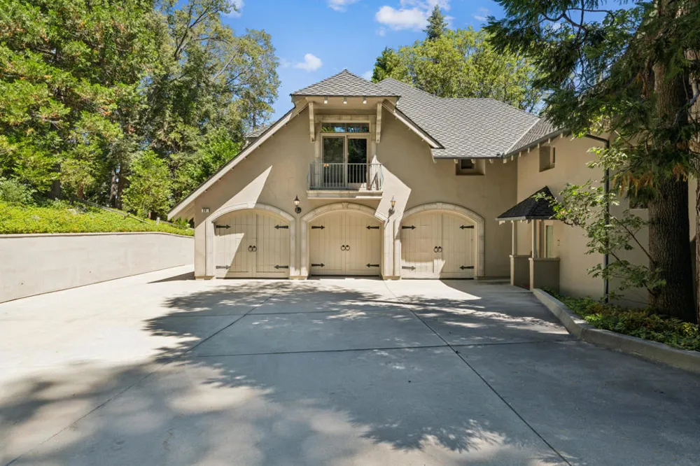 391 Cedar Ridge Drive Lake Arrowhead, CA 92352