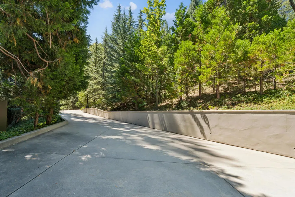 391 Cedar Ridge Drive Lake Arrowhead, CA 92352