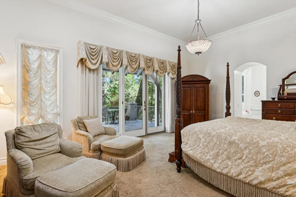 391 Cedar Ridge Drive Lake Arrowhead, CA 92352